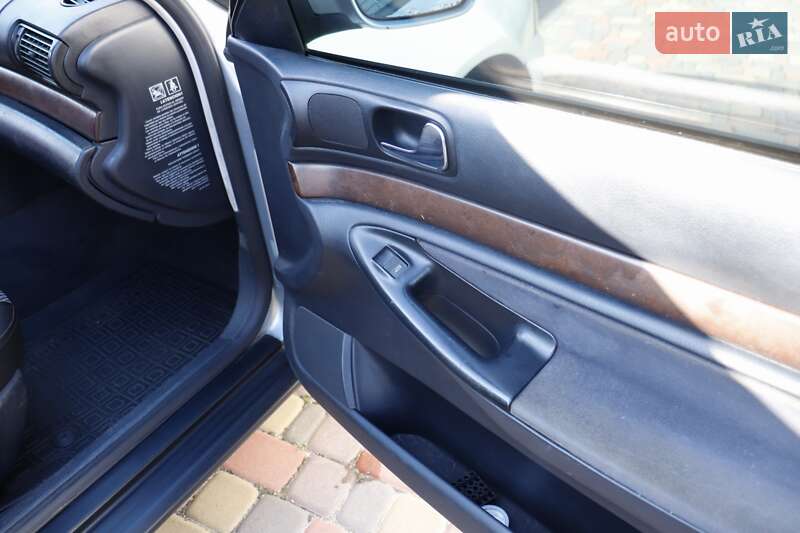 Седан Audi A4 1996 в Обухове
