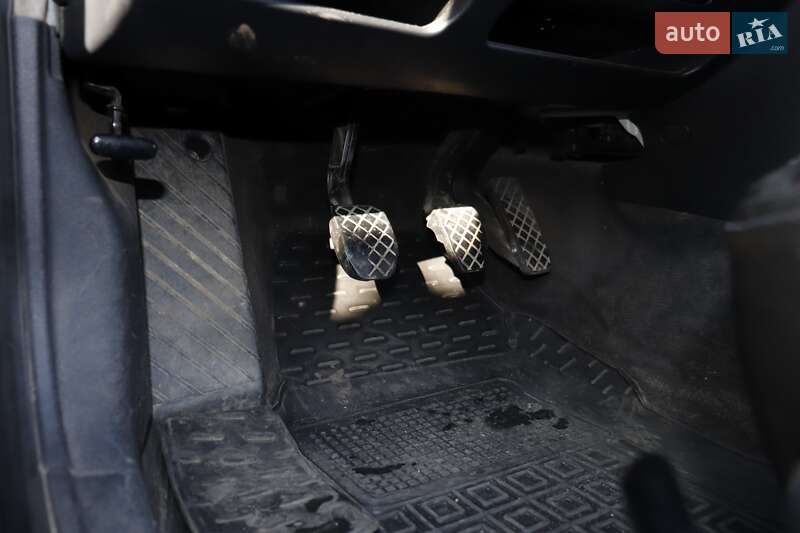 Седан Audi A4 1996 в Обухове