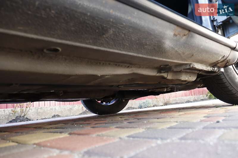 Седан Audi A4 1996 в Обухове