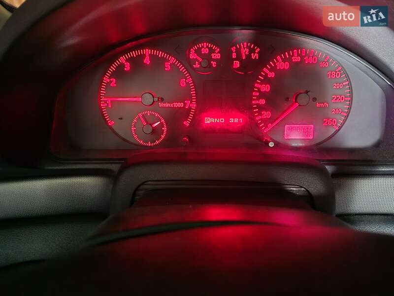 Седан Audi A4 1997 в Виннице