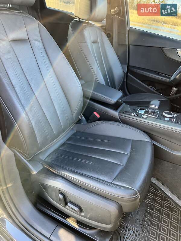 Седан Audi A4 2019 в Полтаві