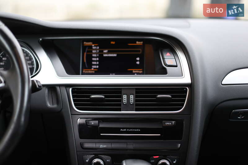 Седан Audi A4 2015 в Львове