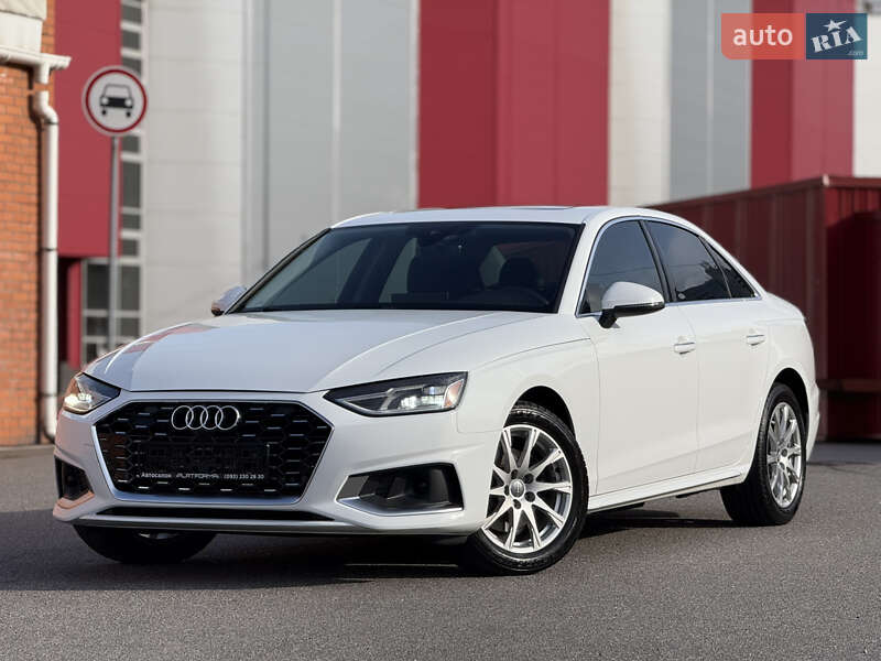 Седан Audi A4 2020 в 