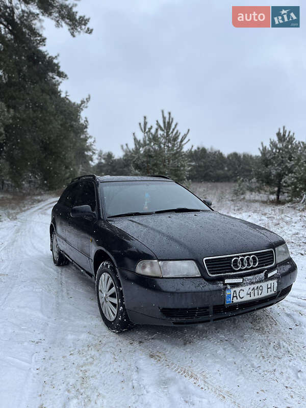 Універсал Audi A4 1998 в 