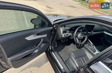 Седан Audi A4 2021 в 