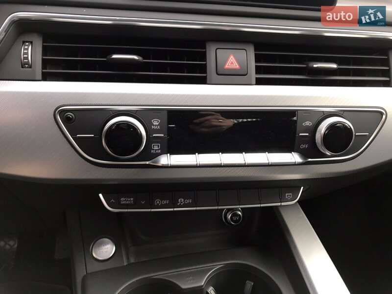 Седан Audi A4 2017 в Ивано-Франковске