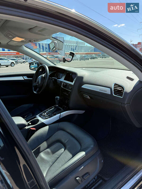 Седан Audi A4 2011 в Луцке