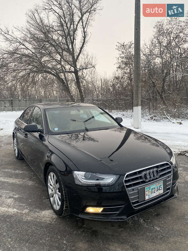 Седан Audi A4 2013 в 