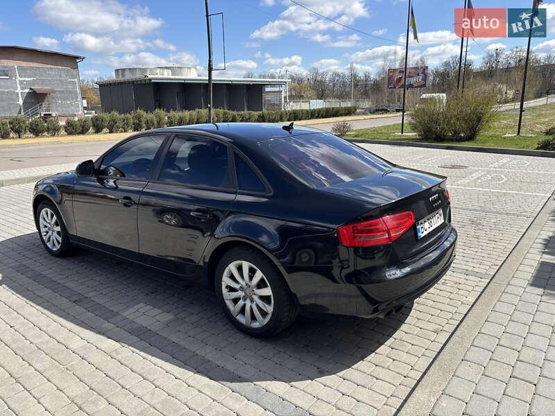 Седан Audi A4 2013 в Львове