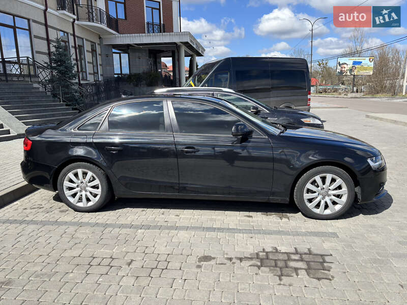 Седан Audi A4 2013 в Львове