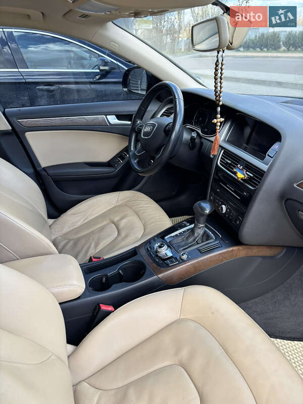 Седан Audi A4 2013 в Львове