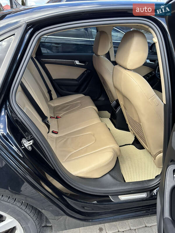 Седан Audi A4 2013 в Львове