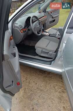 Седан Audi A4 2001 в 