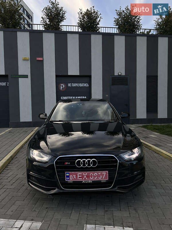 Седан Audi A4 2015 в 