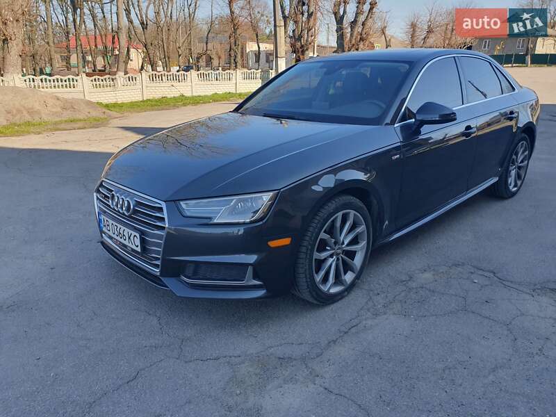 Седан Audi A4 2019 в Шпикові