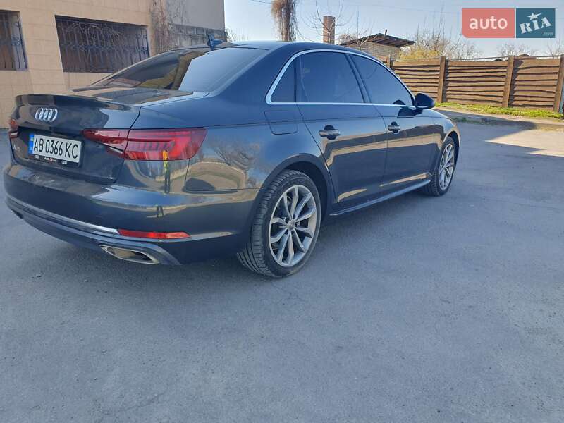 Седан Audi A4 2019 в Шпикові