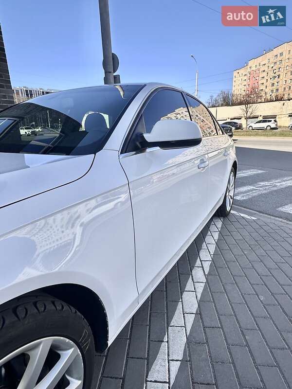 Седан Audi A4 2013 в Виннице