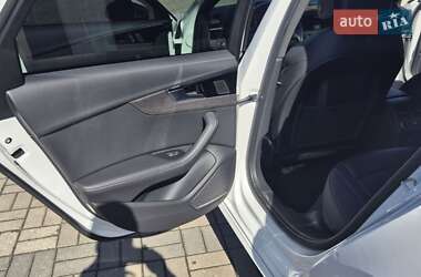 Седан Audi A4 2022 в 
