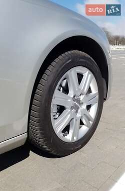 Седан Audi A4 2012 в 