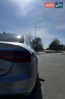 Седан Audi A4 2015 в 
