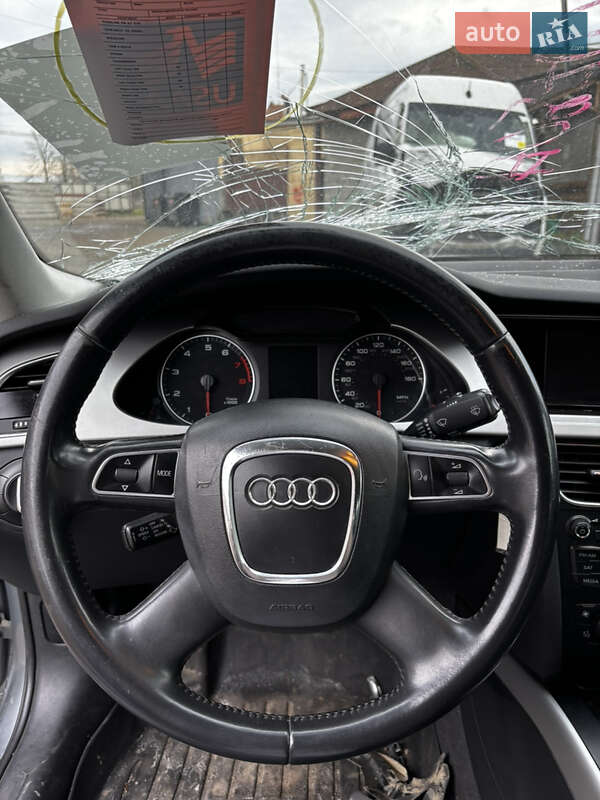 Седан Audi A4 2010 в Стрию
