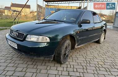 Седан Audi A4 1995 в Ивано-Франковске
