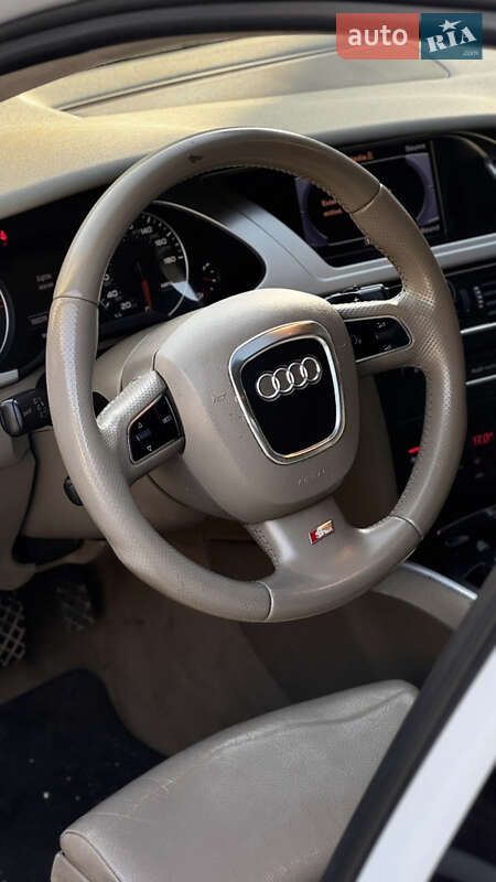Седан Audi A4 2012 в Ивано-Франковске