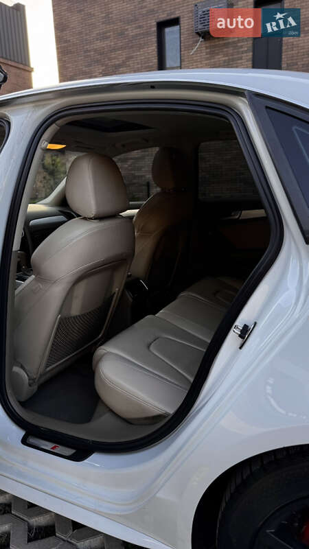 Седан Audi A4 2012 в Ивано-Франковске