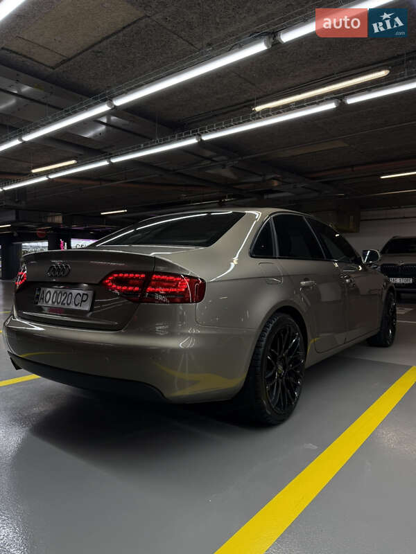 Седан Audi A4 2010 в Ужгороде
