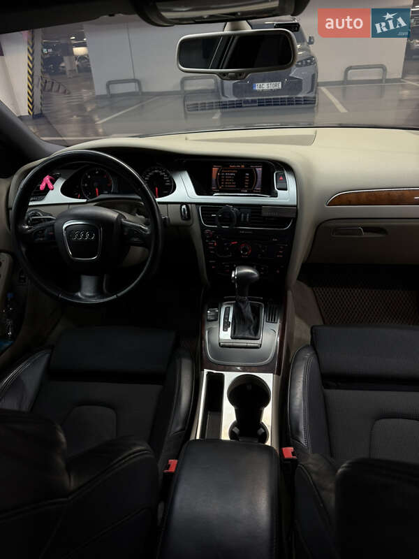 Седан Audi A4 2010 в Ужгороде