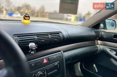 Седан Audi A4 2000 в 