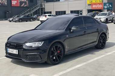 Седан Audi A4 2018 в 