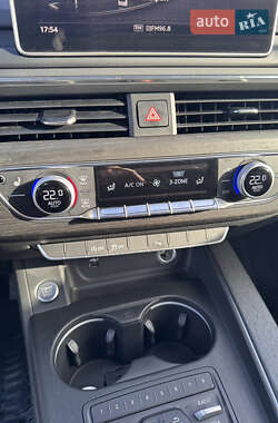 Седан Audi A4 2018 в 