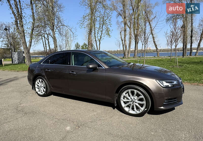 Седан Audi A4 2016 в Киеве