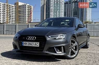 Седан Audi A4 2018 в 