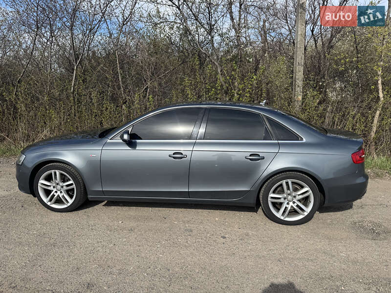 Седан Audi A4 2012 в 