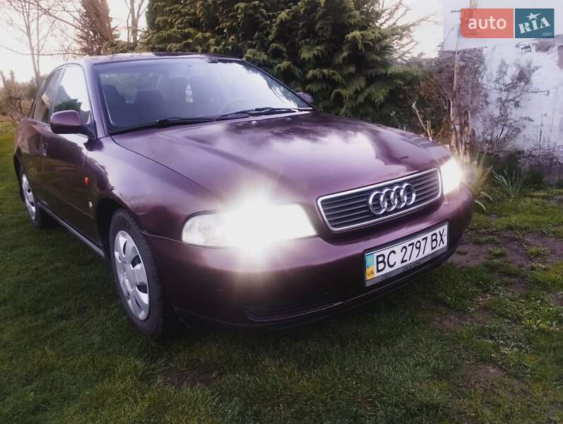 Седан Audi A4 1995 в 