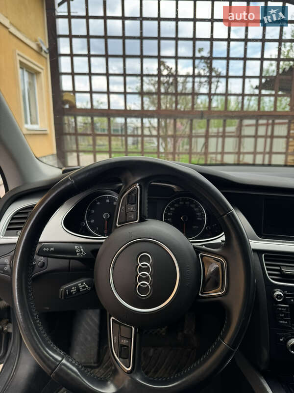 Седан Audi A4 2015 в Львове