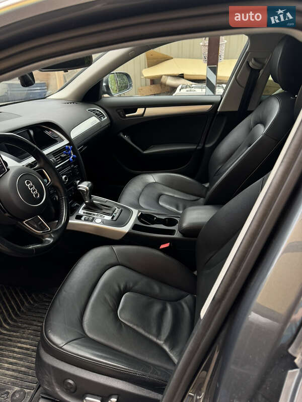 Седан Audi A4 2015 в Львове