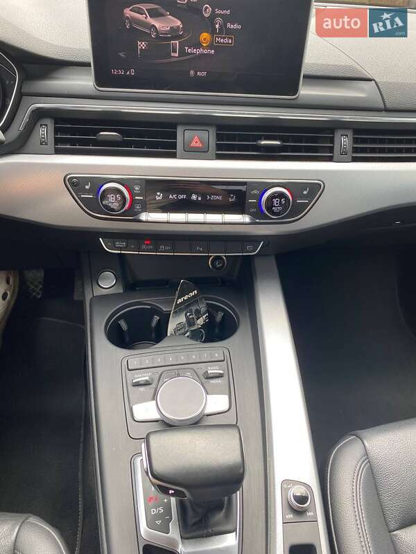 Седан Audi A4 2016 в Львове