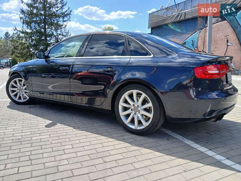 Седан Audi A4 2012 в Луцке