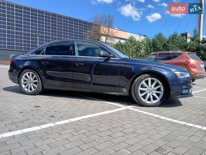 Седан Audi A4 2012 в Луцке