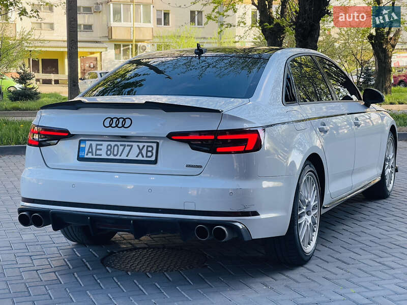 Седан Audi A4 2016 в Львове