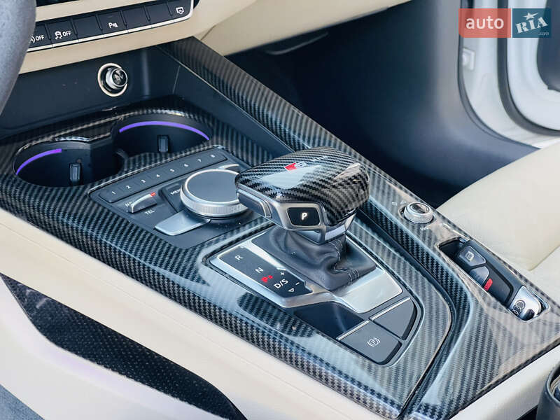 Седан Audi A4 2016 в Львове