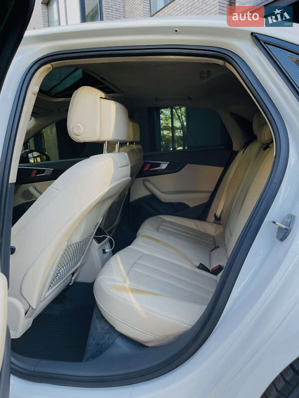 Седан Audi A4 2016 в Львове