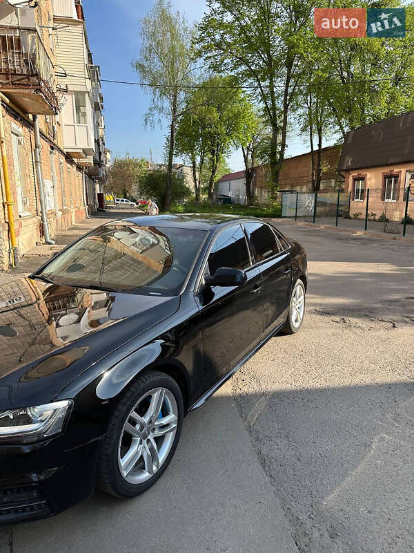 Седан Audi A4 2015 в Ровно
