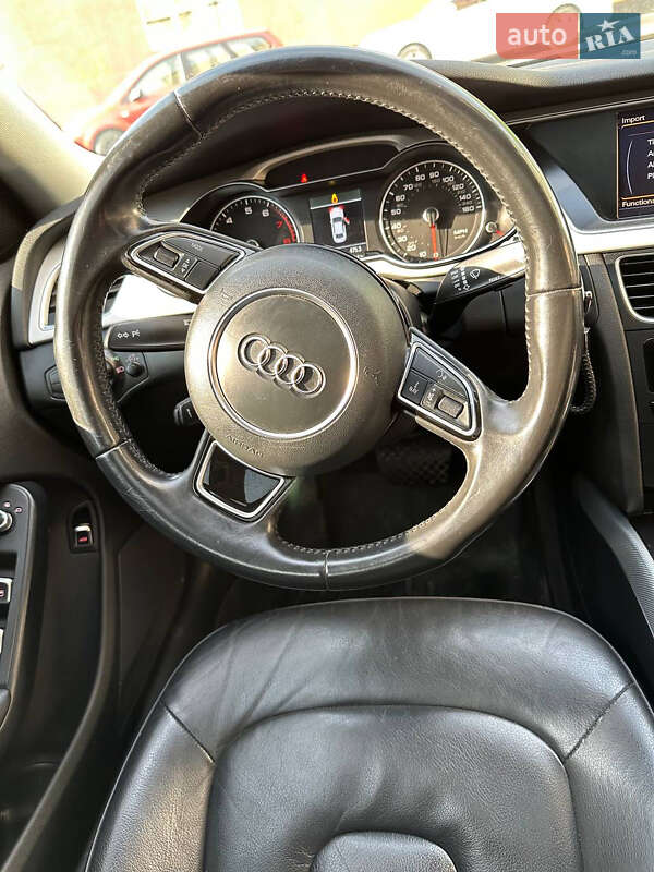 Седан Audi A4 2015 в Ровно