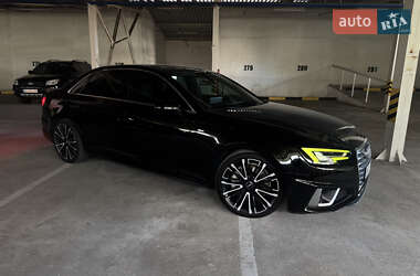 Седан Audi A4 2019 в 