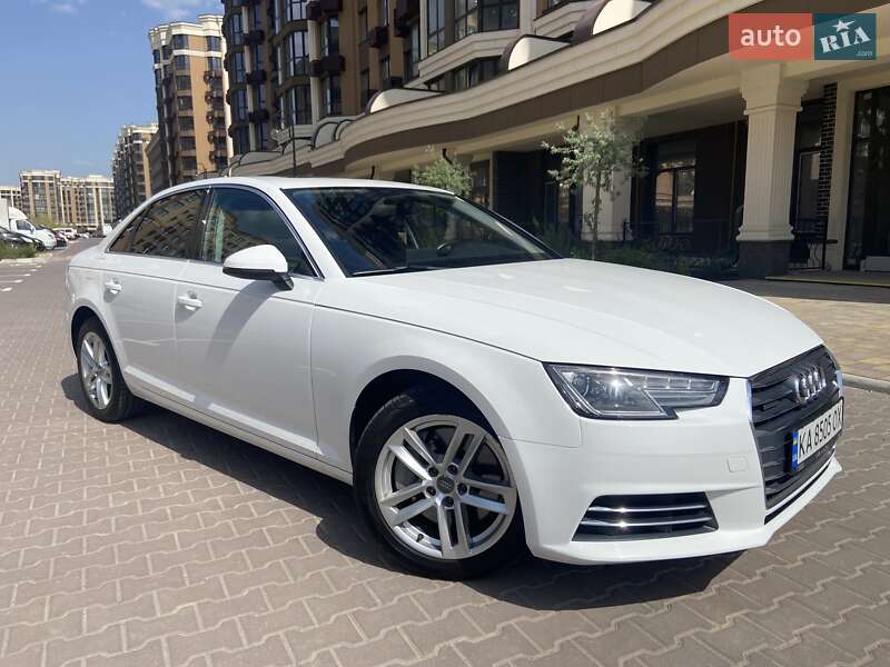 Седан Audi A4 2015 в 