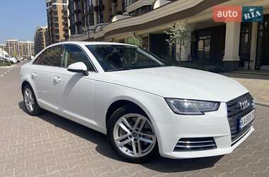 Седан Audi A4 2015 в 